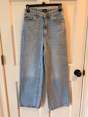 BDG Light Wash Straight Leg Jeans